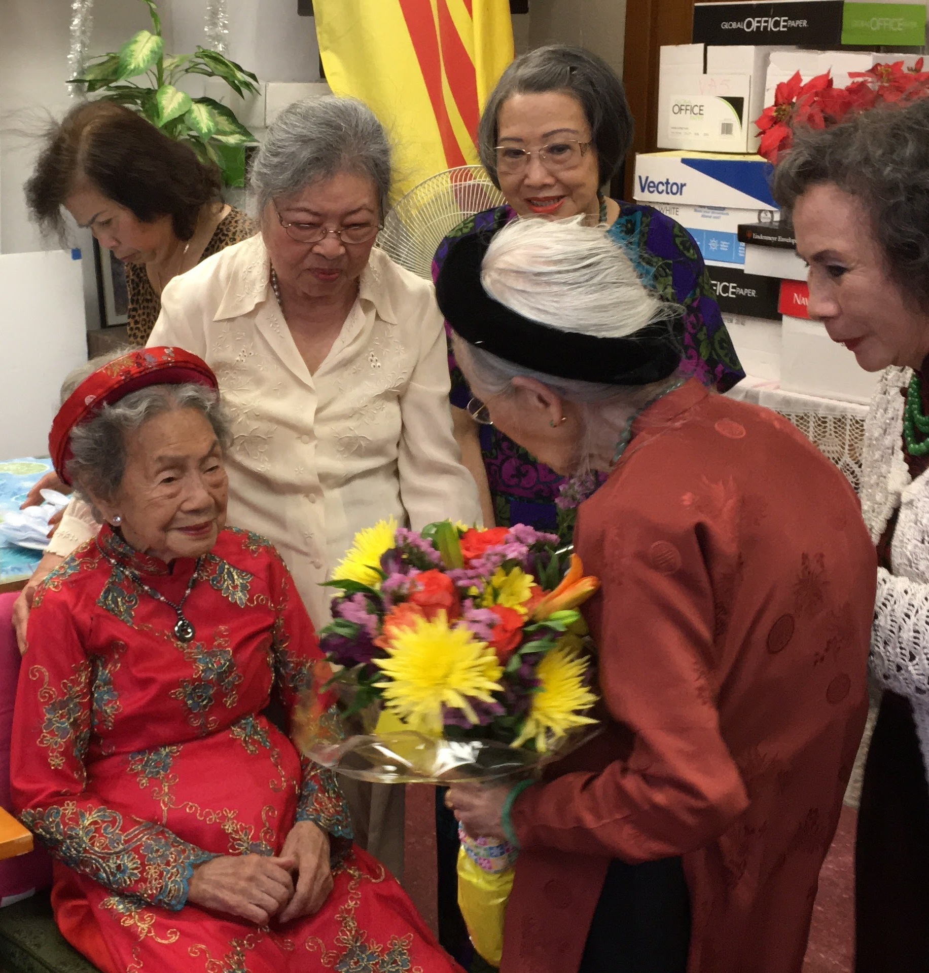 HoiCaoNienDC080616P02